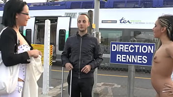 De passage en Bretagne, Gwenanie s&#039_offre une exhib de folie &agrave_ la gare!