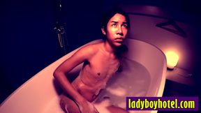 Shemale hot bath before giving a perfect blowjob to big dick white tourist