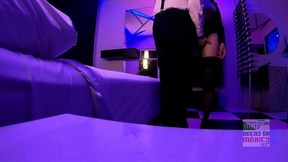la secretaria cuckold follando frente a su marido