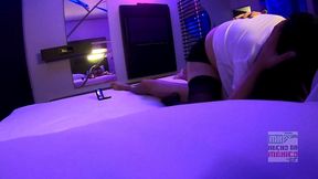 la secretaria cuckold follando frente a su marido