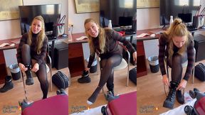 puis petit moment fun avant de sortir de la chambre, toujours sans culotte bien ...