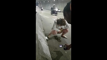 Melissa Alecxander aprontando na rua