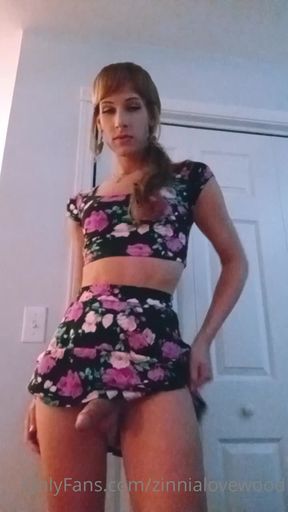 GIRL STROKES HER YUMMY COCK CUM @ 1:58