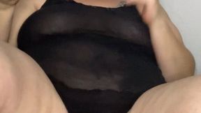 Bbw watches porn and cums with toy