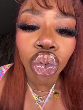 Ebony babe with lipstick fetishes