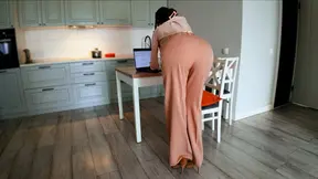 Bossy Step Mom Caught Her Step Son With a Boner While She Was Working