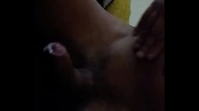 Deliciosa travesty dotada  levando pica no cuzinho de garot&atilde_o chupeteiro tomado de leite