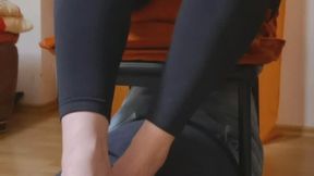 Footsniffing after Jogging and while doing Nails Part 2 of 2 Füße schnüffeln nach dem Joggen während ich meine Nägel mache Teil 2 von 2