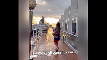Na viagem de Cruzeiro, em alto mar, Belinha deu muito pra tr&ecirc_s comedores