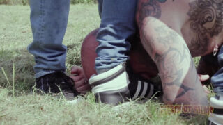 Raseblandet gjengbang, dominans, banket – intens anal gjengbang for amatørtatoverte Aj Alexander og Master Aaron i piercing, stor svart pikk