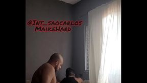 Recebendo de bra&ccedil_os abertos, o irm&atilde_o