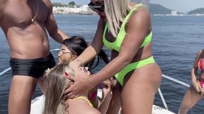Aylla Gattina TS - Time for the big show, the height of the show at the boat party, that's w