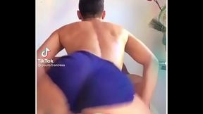 Novinho gay de shortinho roxo dan&ccedil_ando funk