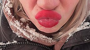 FROZEN LIPS IN THE SNOW ON A HILL!AVI