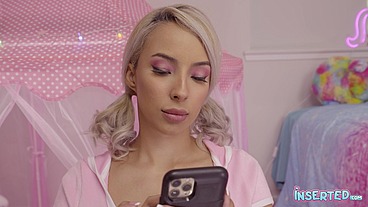 INSERTED Lauren Pixie has a play date