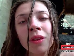 En Naiv Turistpike Ble Lurt, Knullet Og Ranet - Pov