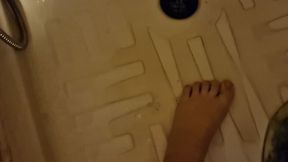 Pee dirty feet in the shower 760HD