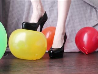 POP BALLOONS WITH FEET IN EBONY HIGH-HEELED SHOES FETISH SLENDER HOTTY ASMR