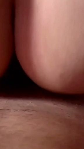 Duenne Bruenette fickt in der Disco   Clip 2