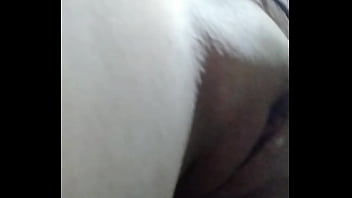 Iara ro&ccedil_ando grelo na calcinha ( siririca )