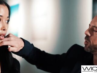 Nasty - Lia Lin Learns About Painting And Gets Fucekd By Her Trainer