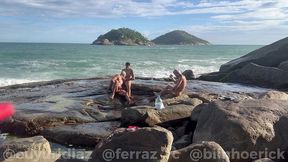 pegacao na praia