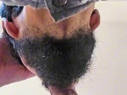 ALIMENTANDO A MI ESPOSO PELUDO CON MUCHA LECHE POR LAS MAÑANAS.