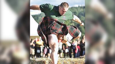 Amateur bears are posing and masturbating in front of the camera