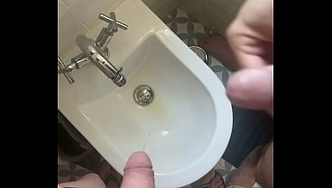 Homemade Compilation (2 Scenes): Amateur Boys Pissing Together