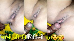 Pappu Pelu licked tannu bhabhi ji&#039;s chikini