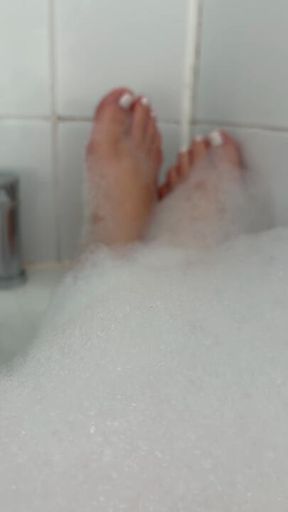 BRATTY BATH TIME