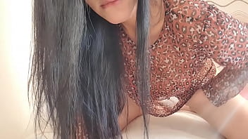 MENINA DULCE SE EXIBE COM TRANSPAR&Ecirc_NCIA SEXY  , COM GRELHINHO AMOSTRA ELA SE TOCA SUAVEMENTE , ACARICIANDO-SE COM TOQUES TANTRICOS... QUE DEL&Iacute_CIA DE MULHER