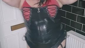 Step-mummy smokes a cigarette and fucks dildo in the kitchen