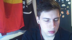 Talking Guy on Camera, Ansvers to His Chat on Pc