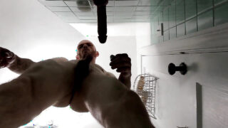 Selbst gemachtes Solo-Mädchen-Video von reifen schwulen Amateur-Schlampen, die anal gefickt werden, riesiger Schwanz mit Dildo