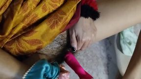 Bhabhi Inserted Sex Toy Into Pussy and Took Out Pussy Juice