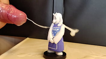 Toriel figure slow-motion (Undertale)