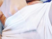 Coño hambriento jugando con dedos y un orgasmo squirt