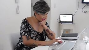 llamo a un amante para que venga a cojerme el culo y mi m arido me avisa que llega tres horas tarde , increible cojida anal , perdi la cuenta de los orgasmos que tuve me chorreaba la lec