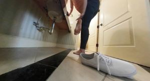 Harleen Bugs In The Bathroom - VR360