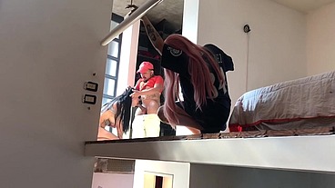 Pequei meu amigo no fraga comendo uma gringa gostosa