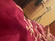 سعوديه قحبه تخون زوجها مع اي واحد عشان بتعشق الزبونيك