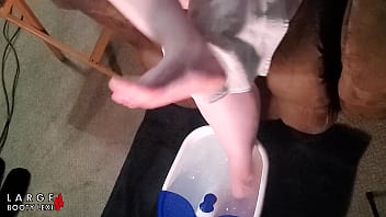 Pamper My Curvy Campus Feet: Electric Grind to Glossy Worship Perfection (4K Landscape)