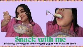 Mouth Fetish : Eating snack