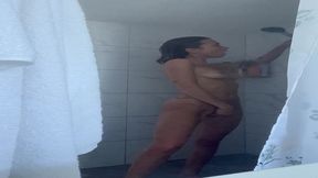 je me touche dans la douche en grece