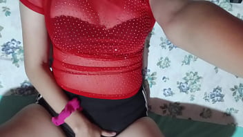 Me despert&eacute_ y ca&iacute_ sobre la polla de mi primo y termin&eacute_ corri&eacute_ndose en su polla (parte 1)