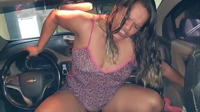 Viciada em foder com o cambio do carro !!! Acaba no hospital tendo que costurar a buceta !!! Paty Bumbum