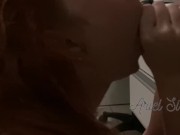 Ruivinha chupou até o namorado gozar na boca dela
