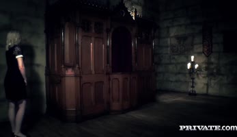 Satine Spark Swallowed by the English Giant