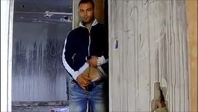 Espiando um macho latino amador se masturbando até o orgasmo 2
